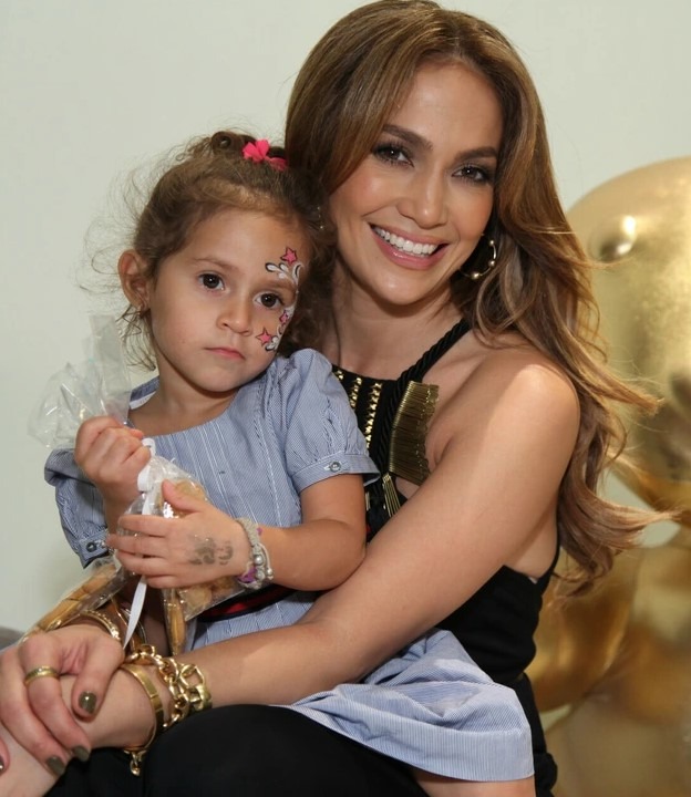 Jennifer Lopez’s Child Emme Stuns with GenderNeutral Fashion and Bold